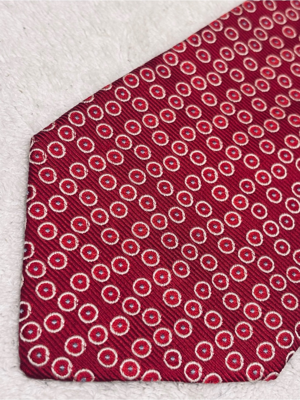 Brand New Stylish Jos A. Bank Tie - Tie Width Is 3 3/4 Inches